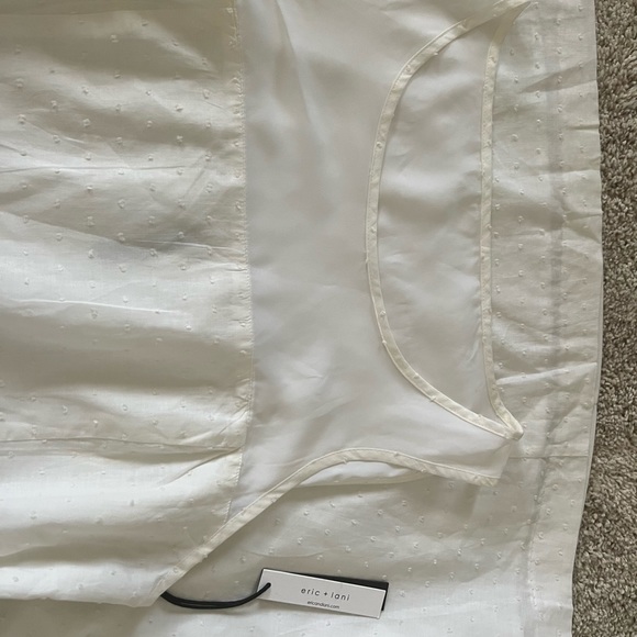 ⭐️ Firm Price ⭐️ White Dress with Swiss polka dots - Picture 5 of 12